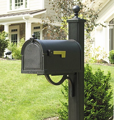 Berkshire curbside mailbox in matte black