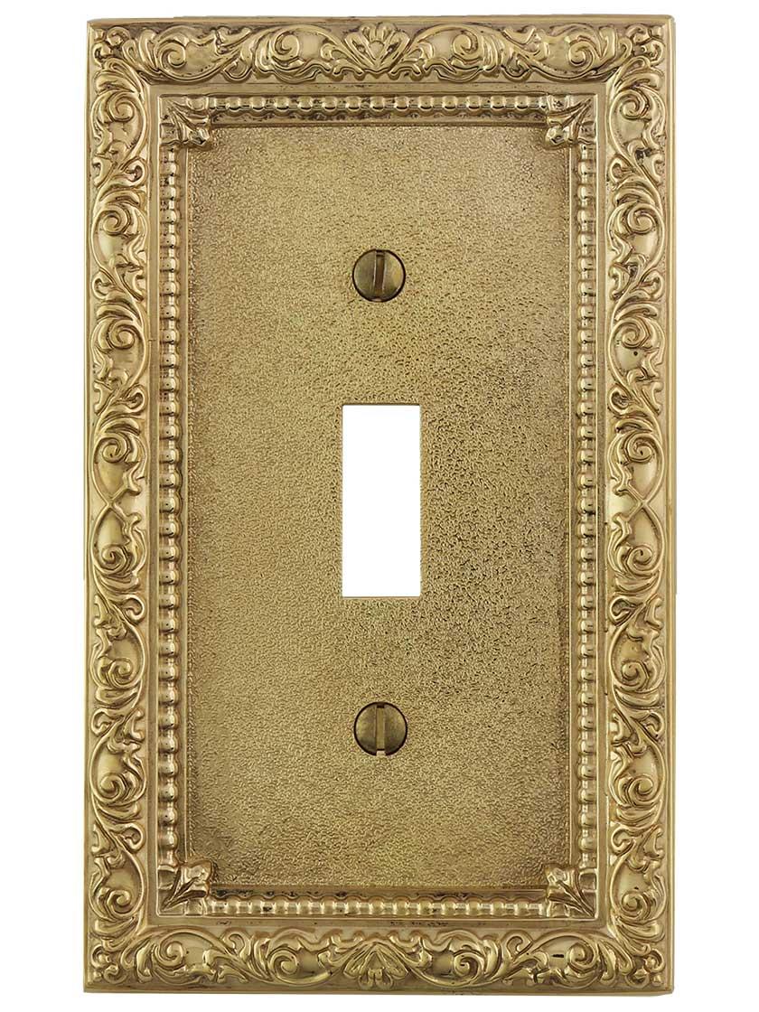 Alternate View of Floral Victorian Single Toggle Switch Plate.