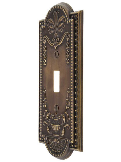 Como Single Toggle Switch Plate in Antique-By-Hand.