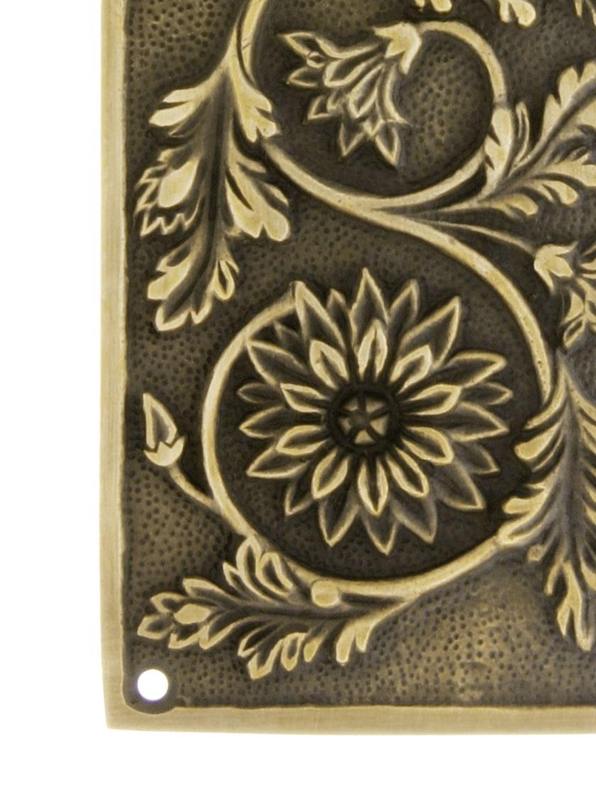 * antique plate ୨୧* フラワーレリーフ アンティークプレート Vintage Floral Decorative Plate 8 1/2 