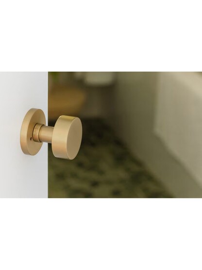 Disc Rosette Door Set With Disc Knobs