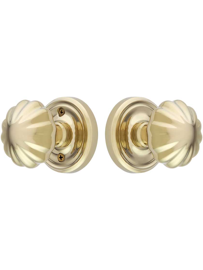 Classic Rosette Set With Fluted Brass Knobs