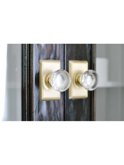 Providence Door Set With Georgetown Crystal Glass Knobs