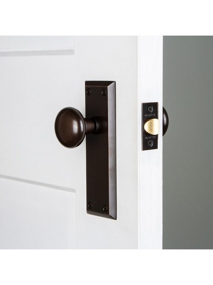New York Door Set With No Keyhole And Classic Round Knobs