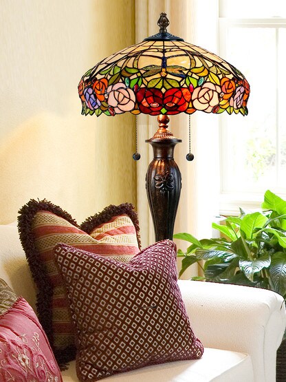 Zenia Rose Tiffany Table Lamp