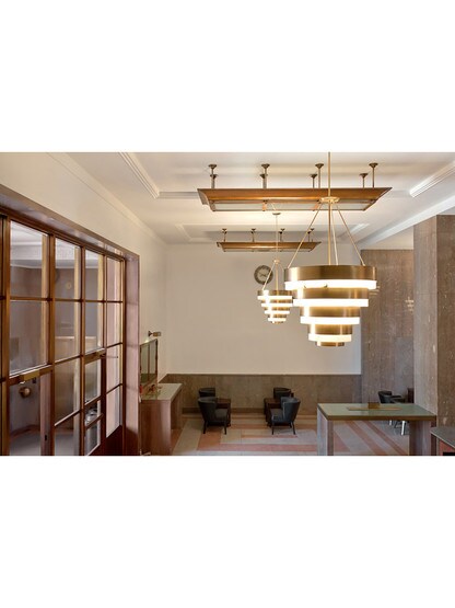 Echelon 8 Light Medium Multi Tier Chandelier in Heritage Brass