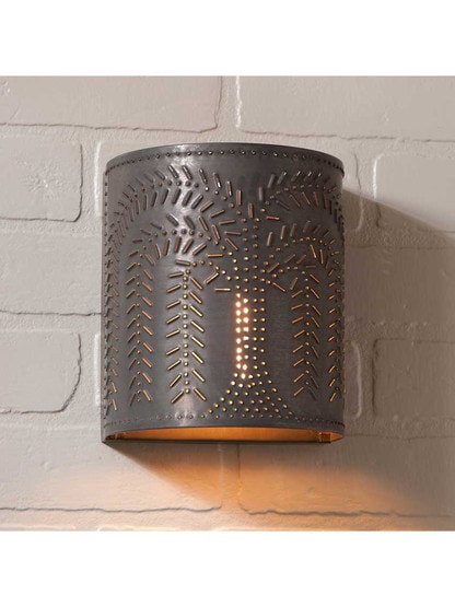 Alternate View of Willow Pattern One-Light Wall Sconce.