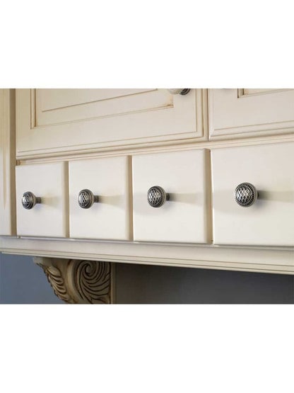 Alternate View of Trevi Round Knob - 1 5/16 inch Diameter.