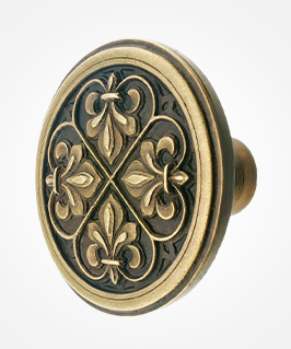 Fleur-de-Lis knob in antique brass