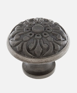 Fluer-de-lis knob with antique iron finish