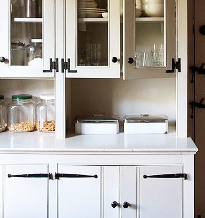 Rustic kitchen cabinets with HL and bean strap hinges. Photo: Design Sponge